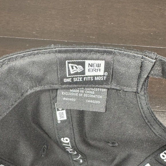 New Era Manchester United FC 9Twenty Strap Back Adjustable Hat Red White Black - Picture 6 of 7